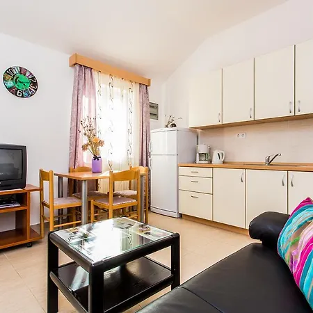 Apartman Lavanda 3 Njivice