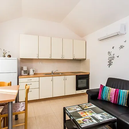 Apartman Lavanda 3 Njivice